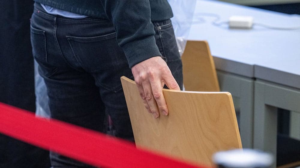 Im Champagner-Fall ist vor dem Landgericht Weiden ein Niederländer angeklagt. Er soll Logistiker eine Drogenbande gewesen sein. (Archivbild) / Foto: Armin Weigel/dpa