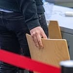 Im Champagner-Fall ist vor dem Landgericht Weiden ein Niederländer angeklagt. Er soll Logistiker eine Drogenbande gewesen sein. (Archivbild) / Foto: Armin Weigel/dpa