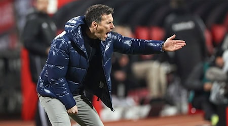 Christian Eichner bekommt bei der Klatsche in Nürnberg einen dicken Hals. / Foto: Daniel Löb/dpa