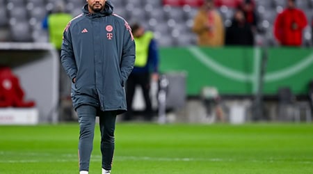 Denkt noch nicht an den BVB: Bayern-Trainer Kompany. (Archivbild) / Foto: Sven Hoppe/dpa