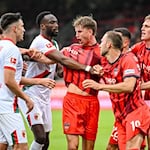 Eine Szene aus dem emotionalen Hinrundenspiel zwischen Heidenheim und Augsburg. (Archivbild) / Foto: Harry Langer/dpa