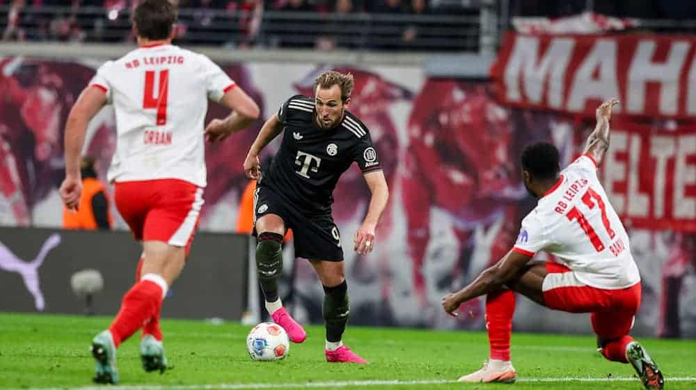Können die Leipziger diesmal die Bayern-Offensive um Harry Kane (M) stoppen? (Archivbild) / Foto: Jan Woitas/dpa