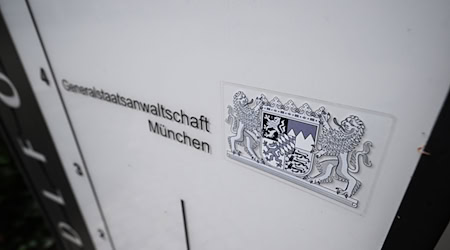 Die Fassade des Gebäudes soll mit diversen Schriftzügen versehen worden sein. (Symbolbild)  / Foto: Felix Hörhager/dpa