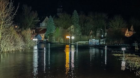 Erste Straßen sind überflutet.  / Foto: Ferdinand Merzbach/NEWS5/dpa