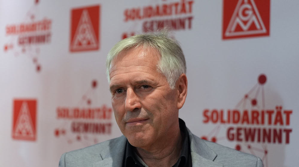 Horst Ott, der Bezirksleiter der IG Metall Bayern, sorgt sich um die Industrie im Freistaat. (Archivbild) / Foto: Marcus Brandt/dpa