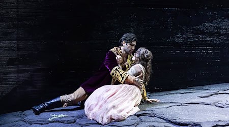 Jonathan Tetelman und Olga Kulchynska wurden vom Publikum gefeiert. / Foto: Geoffroy Schied/Bayerische Staatsoper/dpa