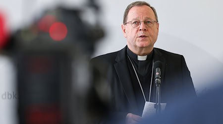 In Würzburg will die Deutsche Bischofskonferenz einen neuen Vorsitzenden wählen. Derzeitiger Amtsinhaber ist Georg Bätzing.  / Foto: Daniel Löb/dpa