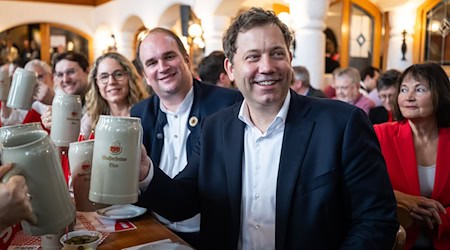 Klingbeil trat in Vilshofen auf. / Foto: Lukas Barth-Tuttas/dpa