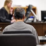 Das Motiv war nach Ansicht der Staatsanwaltschaft Rache: Der Cousin soll angeblich die Schwester des Angeklagten vor ungefähr 20 Jahren in Syrien getötet haben. (Archivbild) / Foto: Daniel Karmann/dpa