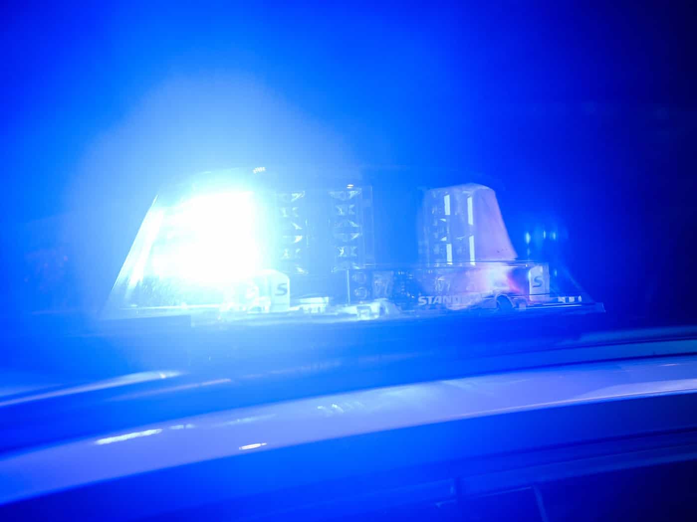 Die Polizei hatte nach der Tat zunächst erfolglos nach dem Angreifer gesucht. (Symbolbild) / Foto: Julian Stratenschulte/dpa