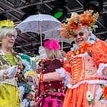 Der Tanz der Marktfrauen auf dem Viktualienmarkt ist ein Höhepunkt des Münchner Faschings. (Archivbild)   / Foto: Peter Kneffel/dpa