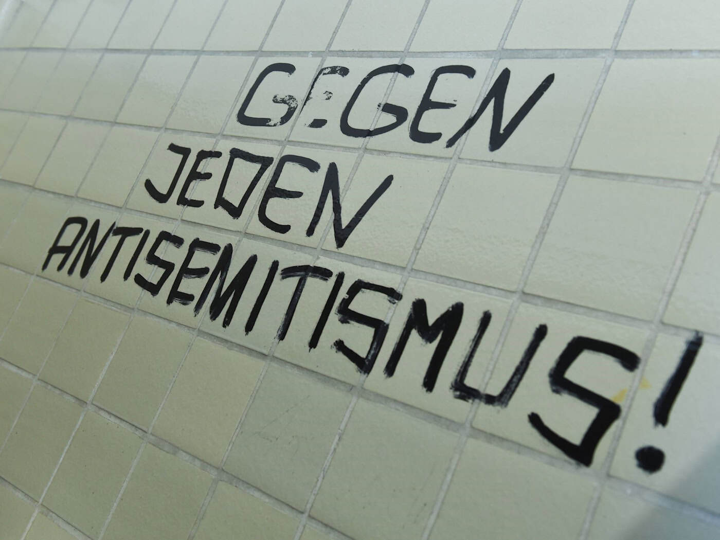 Schüler in Bayern berichten von Antisemitismus. (Symboldbild) / Foto: Arne Dedert/dpa