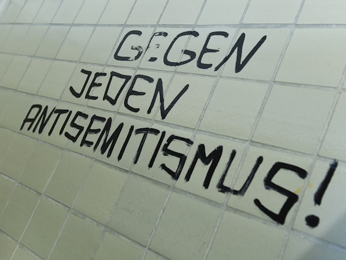 Schüler in Bayern berichten von Antisemitismus. (Symboldbild) / Foto: Arne Dedert/dpa