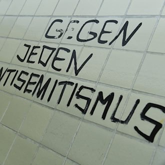Schüler in Bayern berichten von Antisemitismus. (Symboldbild) / Foto: Arne Dedert/dpa