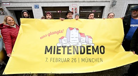 Bereits im Herbst hatten ein Bündnis für die große Mietendemo am 7. Februar geworben. (Archivbild) / Foto: Felix Hörhager/dpa