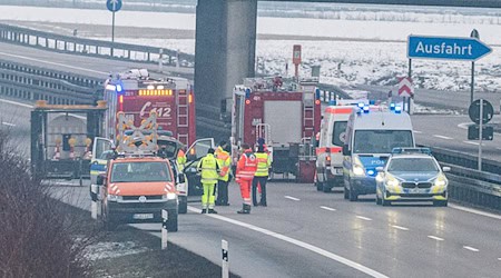 Der Fund auf der Autobahn hatte eine längere Komplettsperrung der Fernstraße zur Folge. (Archivbild) / Foto: Armin Weigel/dpa