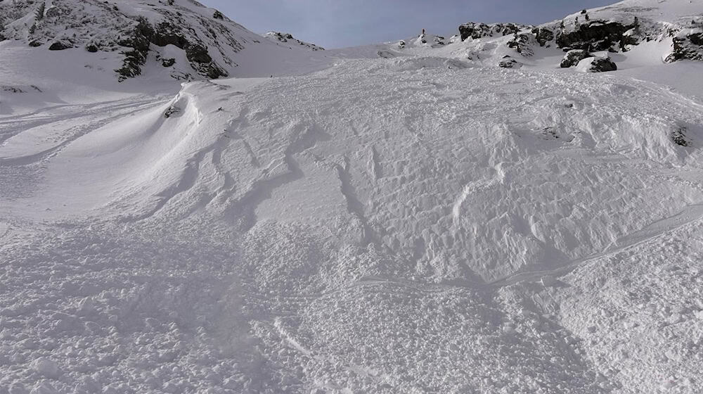 Nach elf Lawinentoten in den Alpen seit vergangenem Freitag wird die Frage der Bergungskosten aufgeworfen  / Foto: Zoom.Tirol/APA/dpa