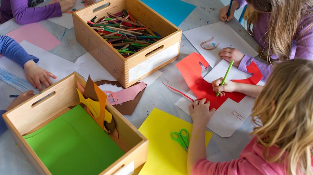Auch nachmittags in der Schule: Ab Herbst haben Erstklässler einen Anspruch auf Ganztagsbetreuung. (Symbolbild) / Foto: Uwe Anspach/dpa