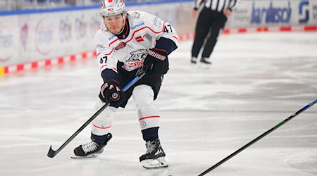 Owen Headrick bleibt ein Ice Tiger. (Archivbild) / Foto: Robert Michael/dpa