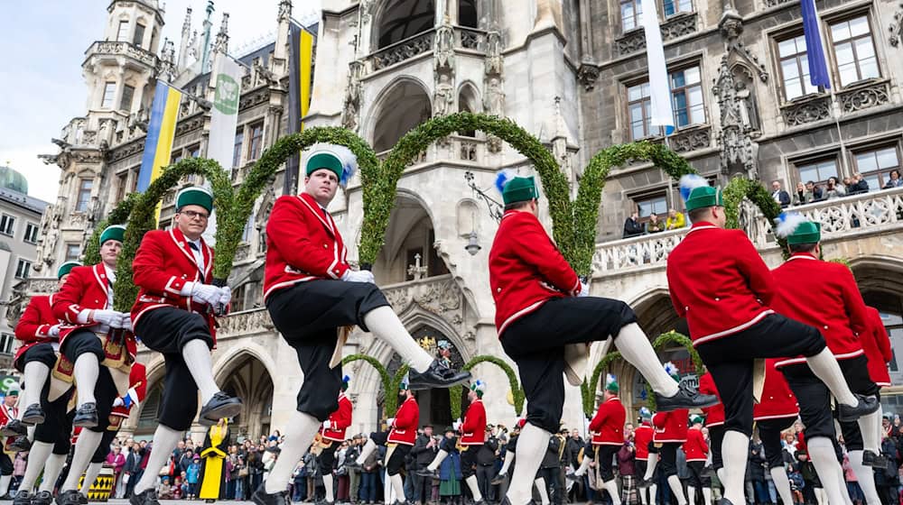 Alle sieben Jahre tanzen in München die Schäffler. / Foto: Lennart Preiss/dpa