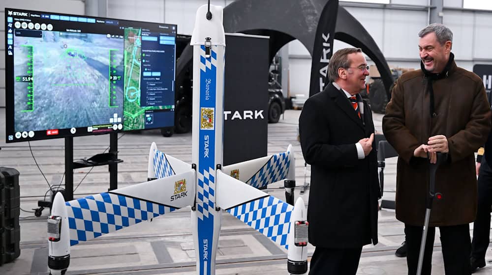 Verteidigungsminister Boris Pistorius (SPD) und Ministerpräsident Markus Söder (CSU) eröffneten ein Innovationszentrum der Bundeswehr in Erding.  / Foto: Sven Hoppe/dpa