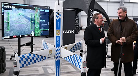 Verteidigungsminister Boris Pistorius (SPD) und Ministerpräsident Markus Söder (CSU) eröffneten ein Innovationszentrum der Bundeswehr in Erding.  / Foto: Sven Hoppe/dpa