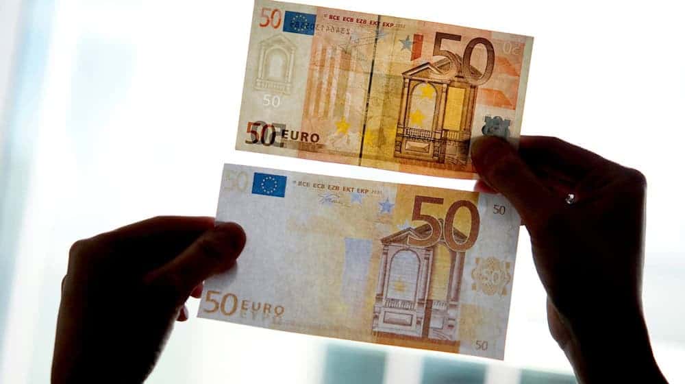 Während ein junger Mann seinen Döner aß, alarmierte der Imbissbetreiber die Polizei, weil er Falschgeld vermutete. (Symbolbild) / Foto: Franziska Gabbert/dpa-Zentralbild/dpa