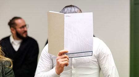 Der Angeklagte soll einen Anschlag geplant haben. / Foto: Matthias Balk/dpa