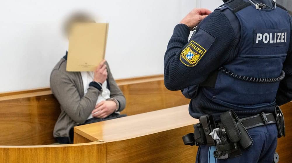 Der 21-jährige Angeklagte hat vor Gericht den Ablauf des Geschehens eingeräumt. (Archivbild)  / Foto: Stefan Puchner/dpa