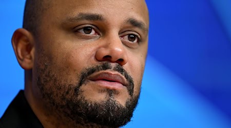 Vincent Kompany äußert sich nachdenklich und deutlich zum Rassismus. (Archivbild) / Foto: Sven Hoppe/dpa