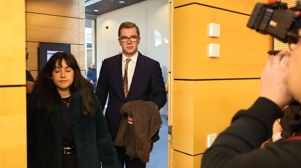 Der AfD-Politiker Halemba war im Oktober 2023 als damals jüngster Abgeordneter in den bayerischen Landtag gewählt worden.  Er gilt als Rechtsaußen in der bayerischen AfD. (Archivbild) / Foto: Daniel Löb/dpa