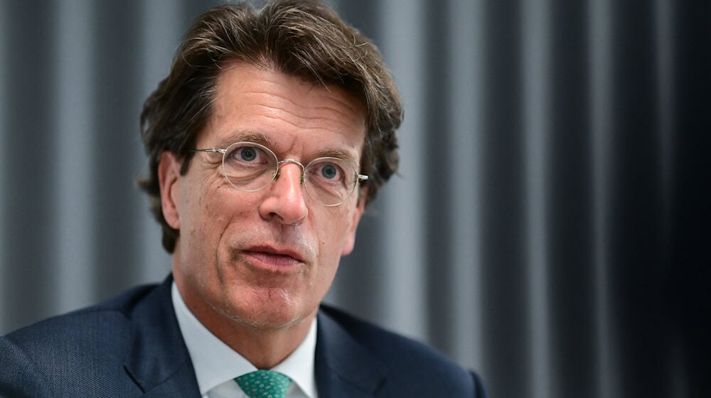 Schaeffler-Vorstandschef Klaus Rosenfeld sieht gegenseitige wirtschaftliche Abhängigkeiten von China und Europa.  / Foto: Sebastian Christoph Gollnow/dpa