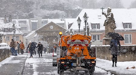 Starker Schneefall sorgt in Unterfranken für Verkehrsbehinderungen. / Foto: Heiko Becker/dpa