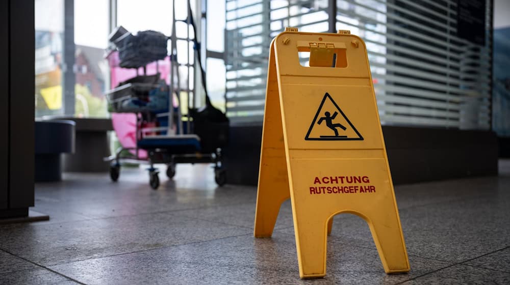 Derzeit sind sämtliche Klassenzimmer im Erdgeschoss und ersten Stock nicht nutzbar. (Symbolbild) / Foto: Hannes P. Albert/dpa