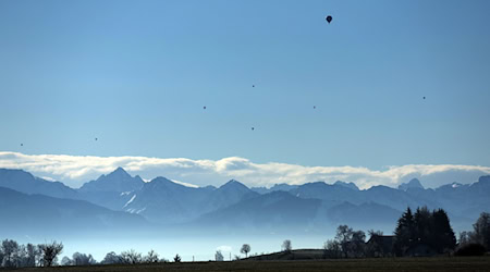 Wer am Sonntag Sonne will, sollte in die Berge fahren. (Archivbild)  / Foto: Karl-Josef Hildenbrand/dpa