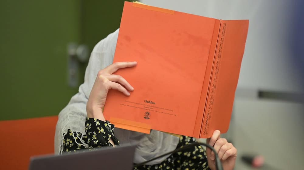 Wegen Mitgliedschaft im Islamischen Staat läuft in München ein Prozess gegen eine 38-Jährige aus Oberfranken.   / Foto: Malin Wunderlich/dpa