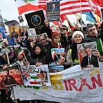 Tausende demonstrierten in München gegen die politische Führung im Iran. / Foto: Felix Hörhager/dpa