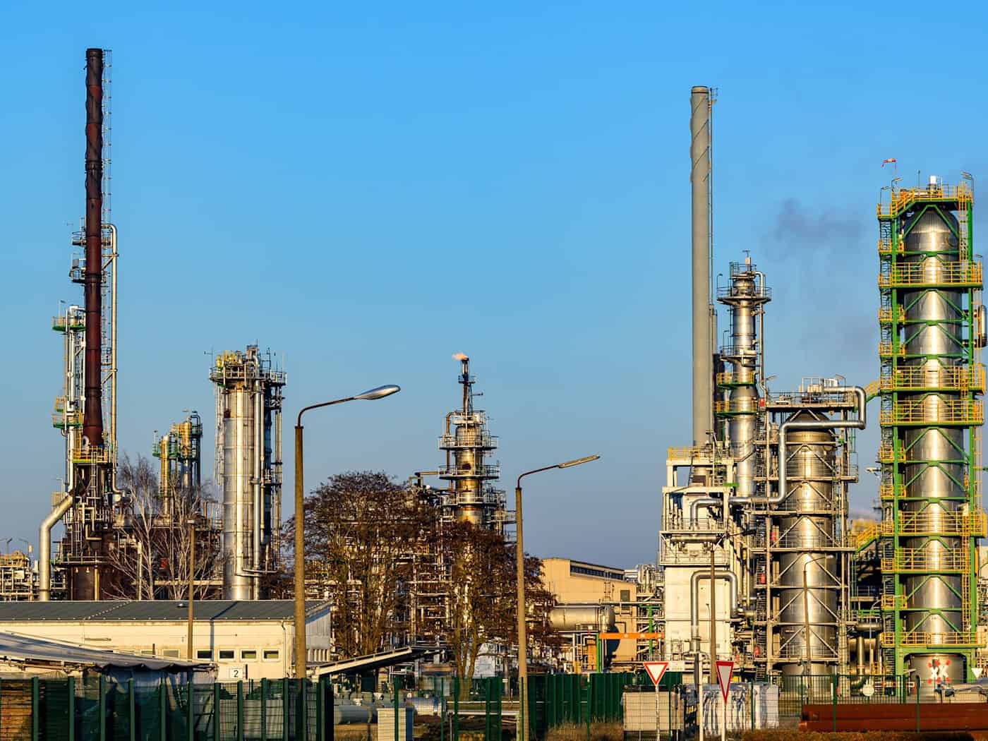 Die PCK-Raffinerie gehört mehrheitlich Rosneft. (Archivbild) / Foto: Patrick Pleul/dpa