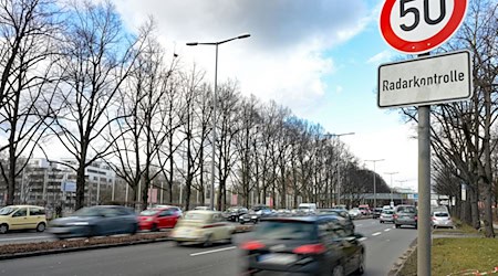 Münchens Oberbürgermeister Dieter Reiter (SPD) will am Mittleren Ring vorerst an Tempo 50 festhalten. / Foto: Malin Wunderlich/dpa