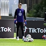Das Duell der Torhüter Neuer und Baumann (r) ist in den Fokus gerückt. (Archivbild) / Foto: Federico Gambarini/dpa