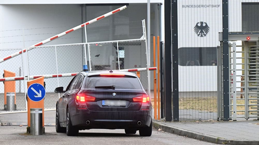 Die Bundesanwaltschaft ließ die Beschuldigten zum Bundesgerichtshof nach Karlsruhe bringen.  / Foto: Uli Deck/dpa