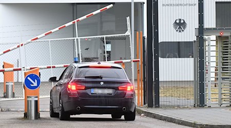 Die Bundesanwaltschaft ließ die Beschuldigten zum Bundesgerichtshof nach Karlsruhe bringen.  / Foto: Uli Deck/dpa