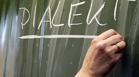 Dialekt ist vielfach mit negativen Klischees behaftet. (Symbolbild) / Foto: Daniel Karmann/dpa