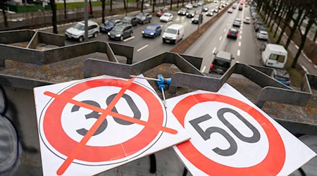 Auf dem Mittleren Ring soll wieder Tempo 30 gelten. (Archivbild) / Foto: Peter Kneffel/dpa