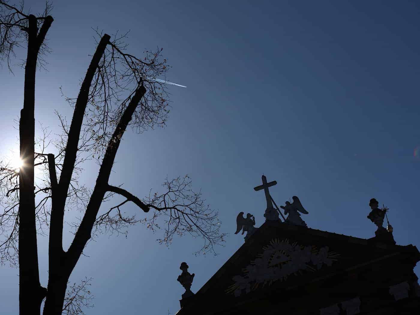 Katholikinnen und Katholiken in Bayern wählen am Sonntag neue Pfarrgemeinderäte. (Symbolbild) / Foto: Karl-Josef Hildenbrand/dpa