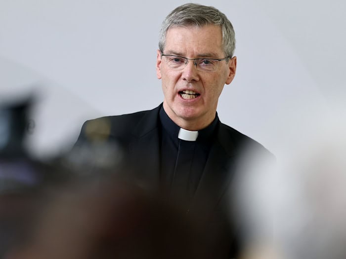 Bischof Heiner Wilmer warnt vor der AfD. (Archivbild) / Foto: Daniel Löb/dpa