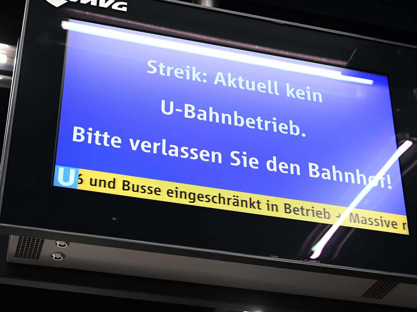 Am Freitag und Samstag will Verdi den Nahverkehr in mehr als einem Dutzend bayerischen Städten bestreiken. (Archivbild) / Foto: Felix Hörhager/dpa