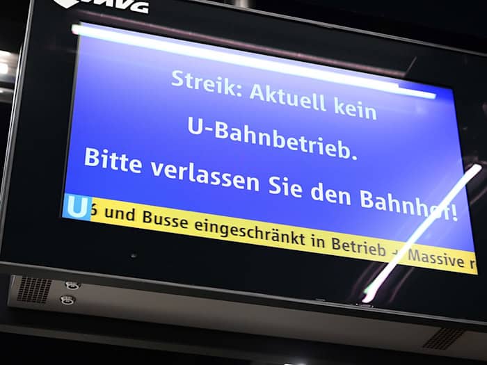 Am Freitag und Samstag will Verdi den Nahverkehr in mehr als einem Dutzend bayerischen Städten bestreiken. (Archivbild) / Foto: Felix Hörhager/dpa