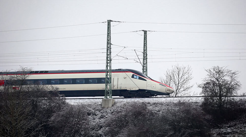 Auch für die Eurocity-Expresszüge aus Zürich ist in Richtung München früher Schluss. (Archivbild) / Foto: Karl-Josef Hildenbrand/dpa