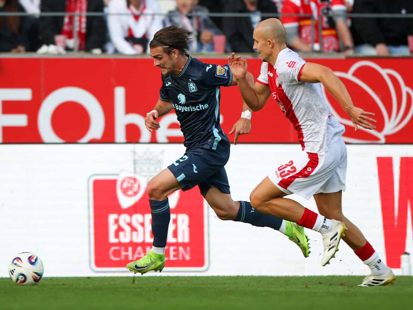 Sigurd Haugen (l) markierte gegen Aue das Siegtor. (Archivbild) / Foto: Christoph Reichwein/dpa